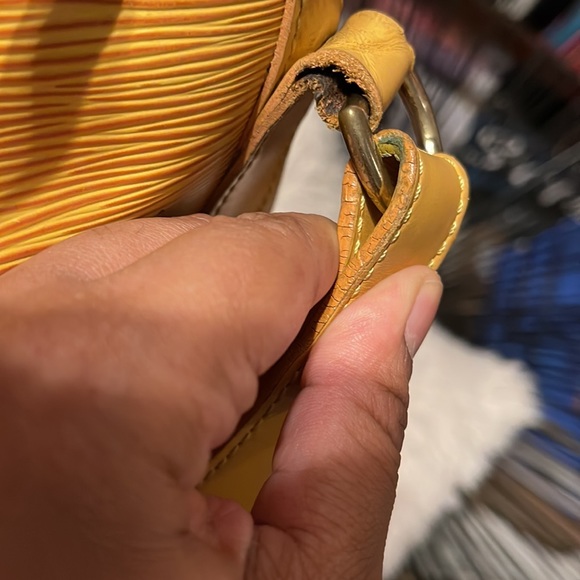 1994 Louis Vuitton Epi Noe Yellow (Authentic) - Picture 4 of 12